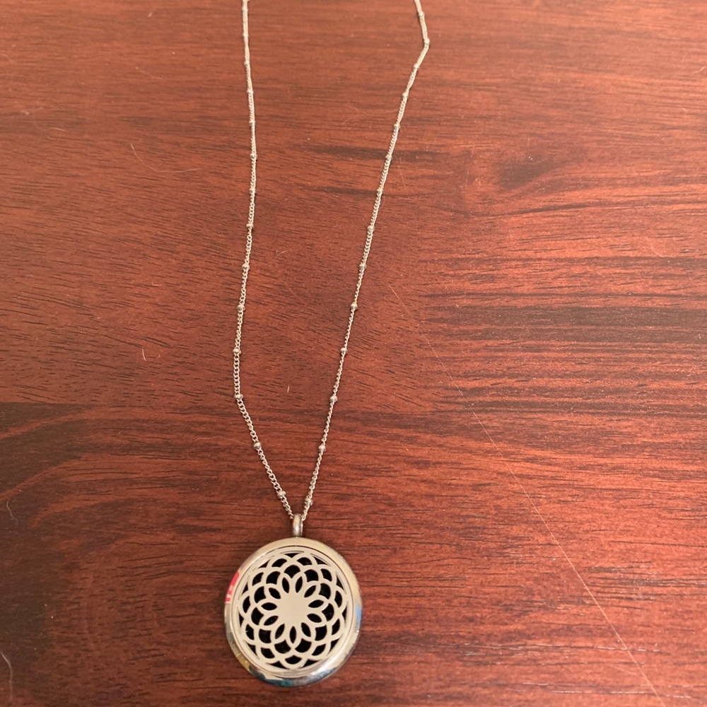 Diffuser Necklace w/ replacement pads